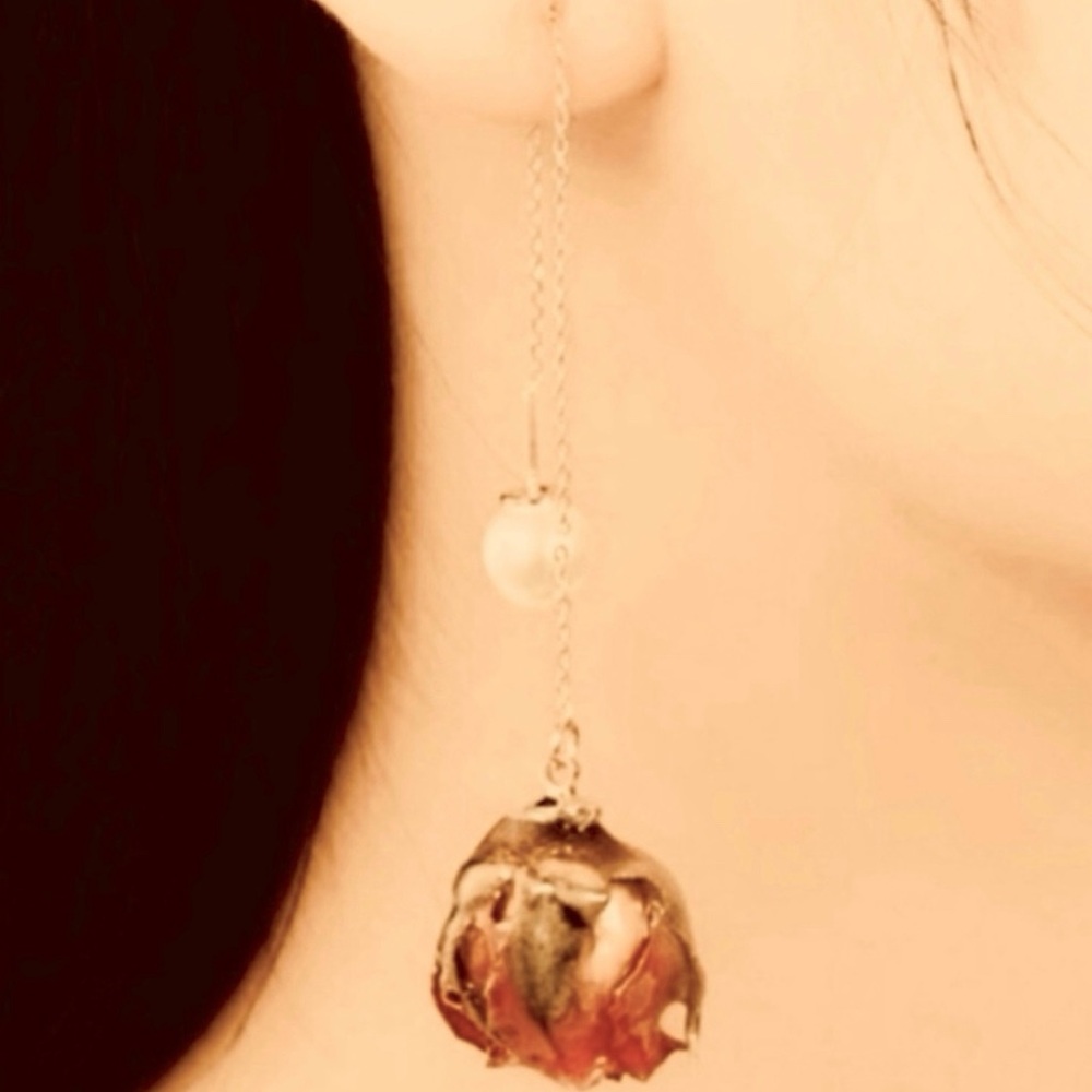 “Preserved Rose” Dried Rosebud Floral Flower Elegant Pearl Ear Threader Earrings